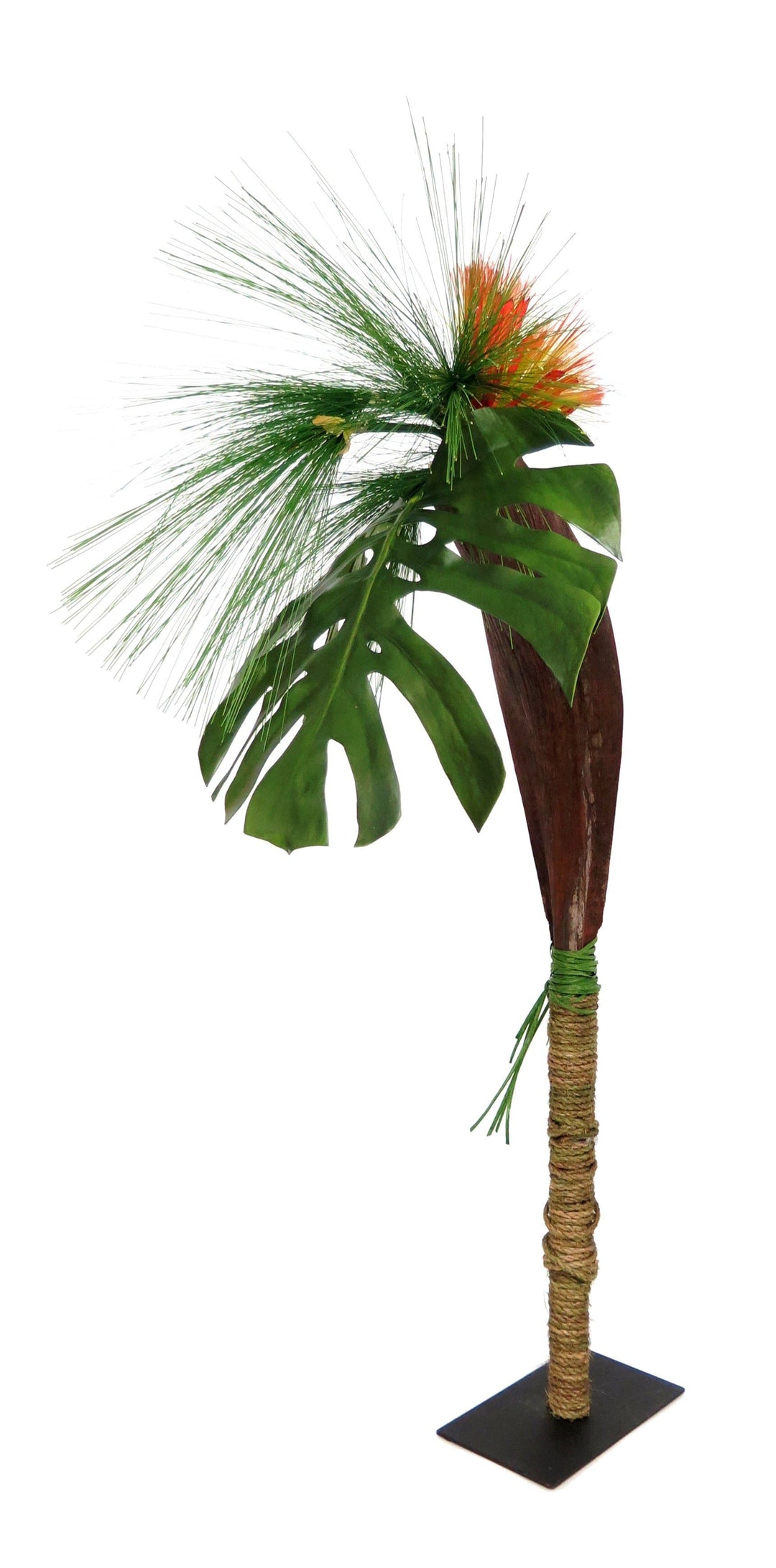 Natural Cavalo Horn Bark with Papyrus Grass and Monstera Leaf on Stand