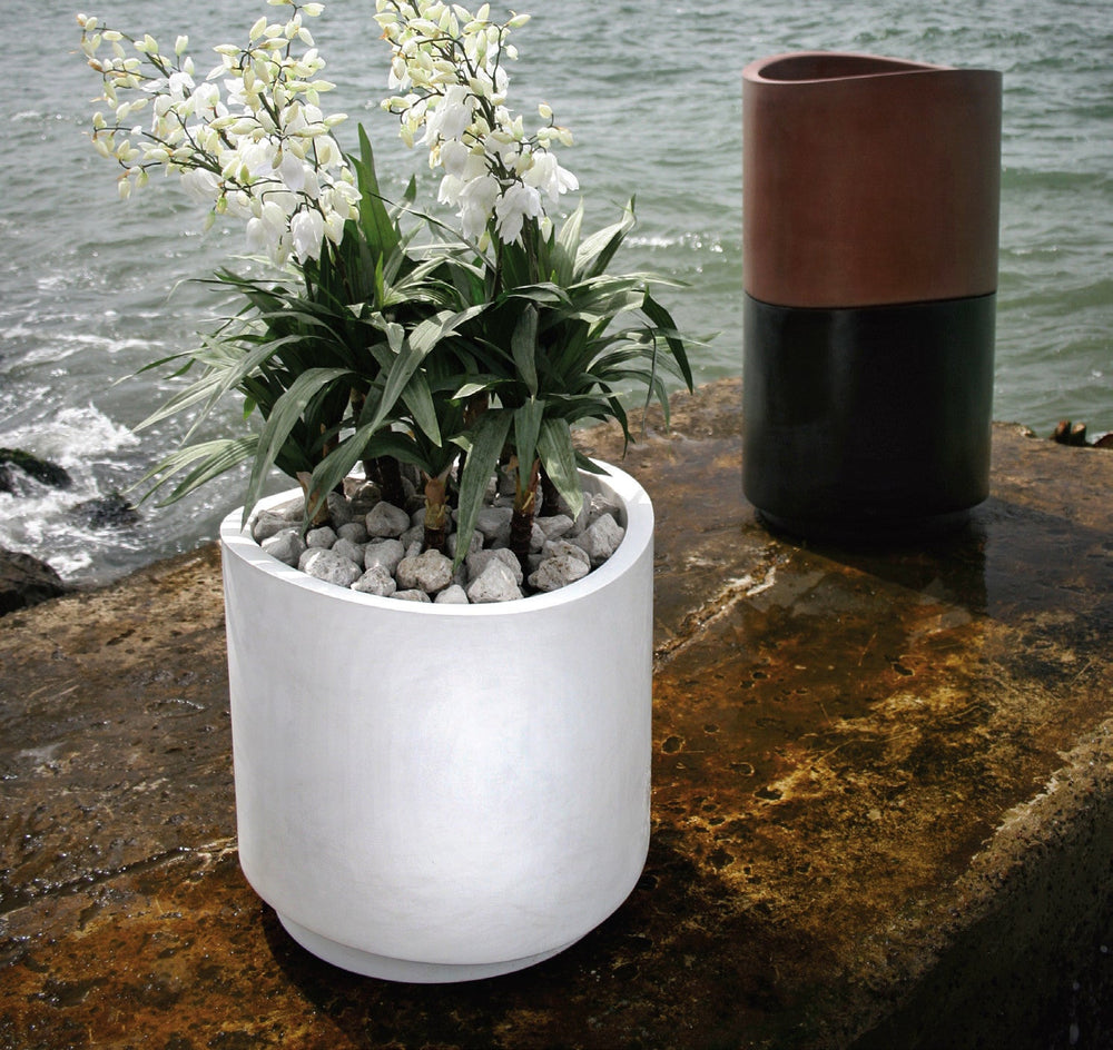Curved Round Fiberglass Container - LDF SilkCONTAINERS